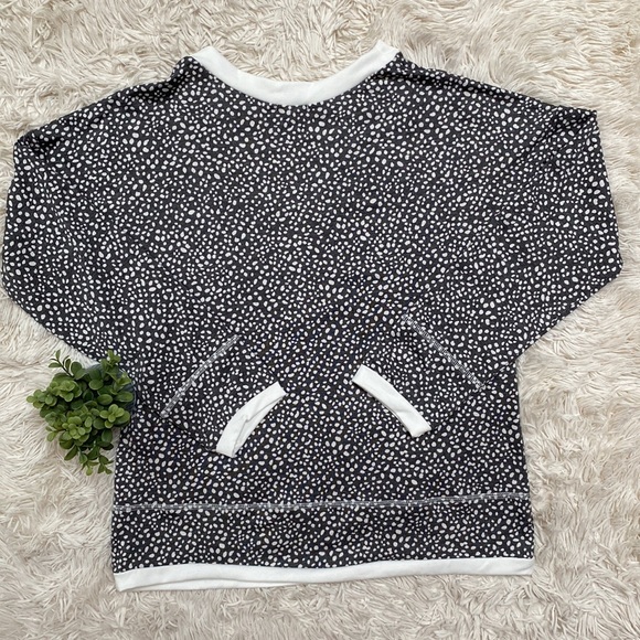 P.S. Love V-Neck LS Dotted Top ๐ White & Gray - Picture 4 of 13